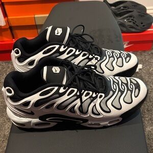 Nike Black and White Sneakers